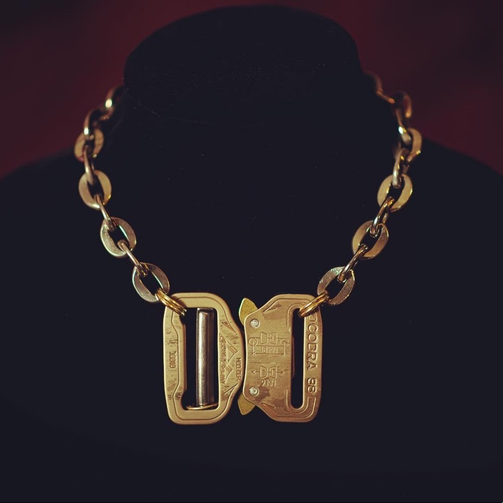 S E X L E S S • D E S I G N